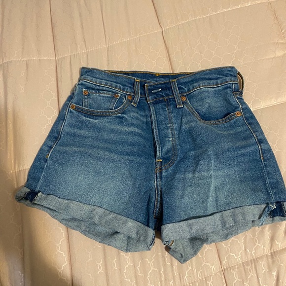 Levi’s shorts - Picture 7 of 8